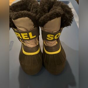 Sorel toddler snow boot size 11